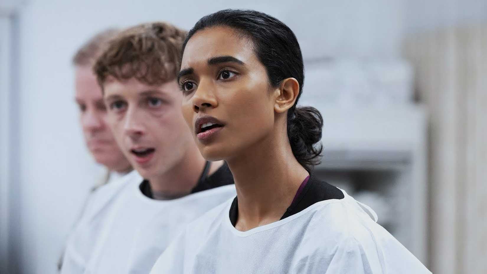 Doutoras Samira Mohan e Dennis Whitaker em The Pitt.