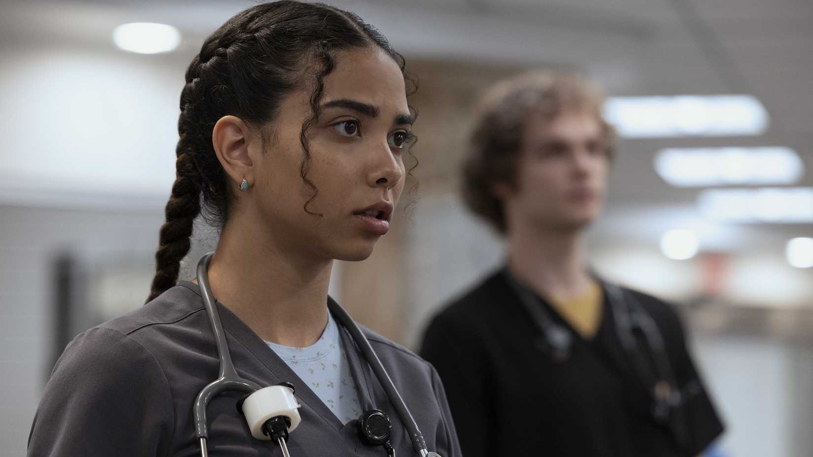 Emma (Laëtitia Hollard) in The Pitt Staffel 2, Folge 3