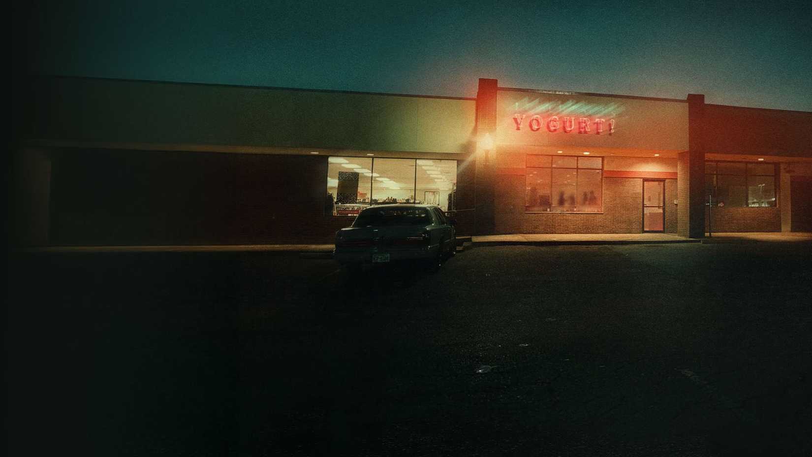 Exterior de uma loja de iogurte.