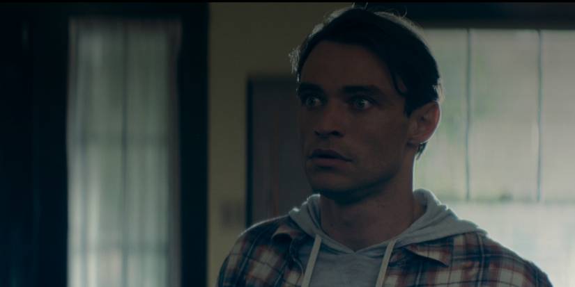 thomas dalton as link looking surprised in paradise season 2