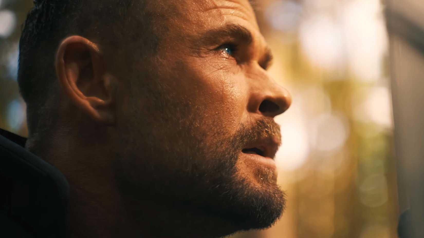 Thor chorando e rezando para Odin em teaser de Vingadores: Doomsday