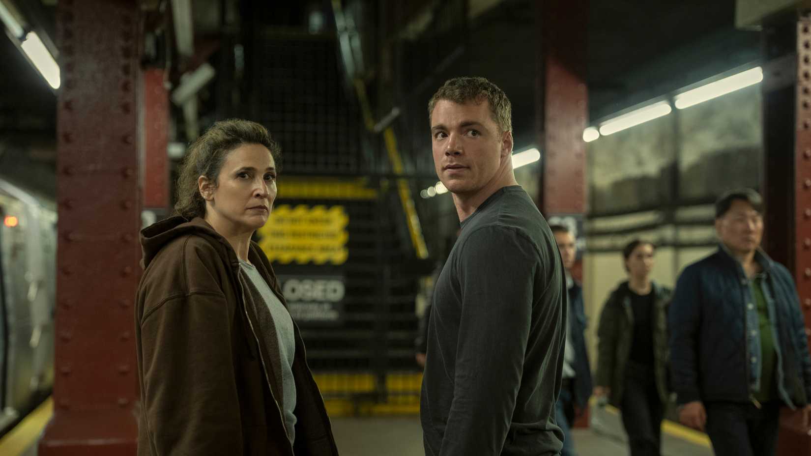 Freya und Peter in Staffel 3 von The Night Agent