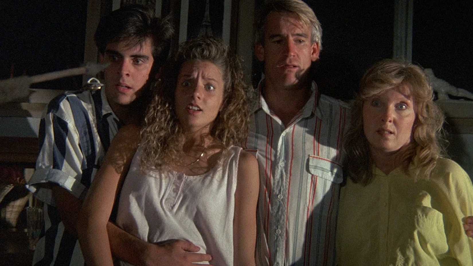 A família se encolhe de medo em Troll 2