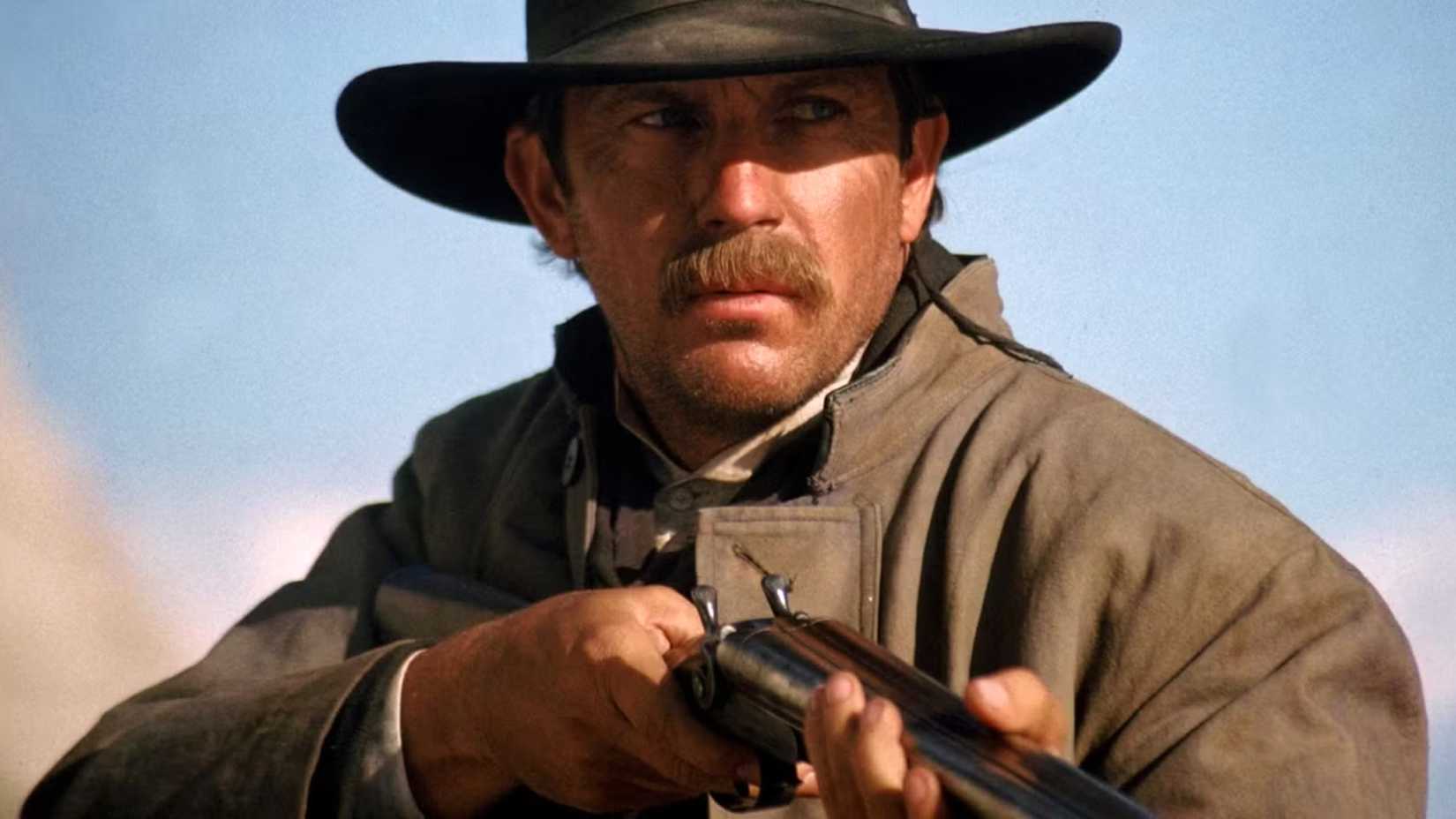 Kevin Costner as Wyatt Earp holding a shotgun in Wyatt Earp (1994)