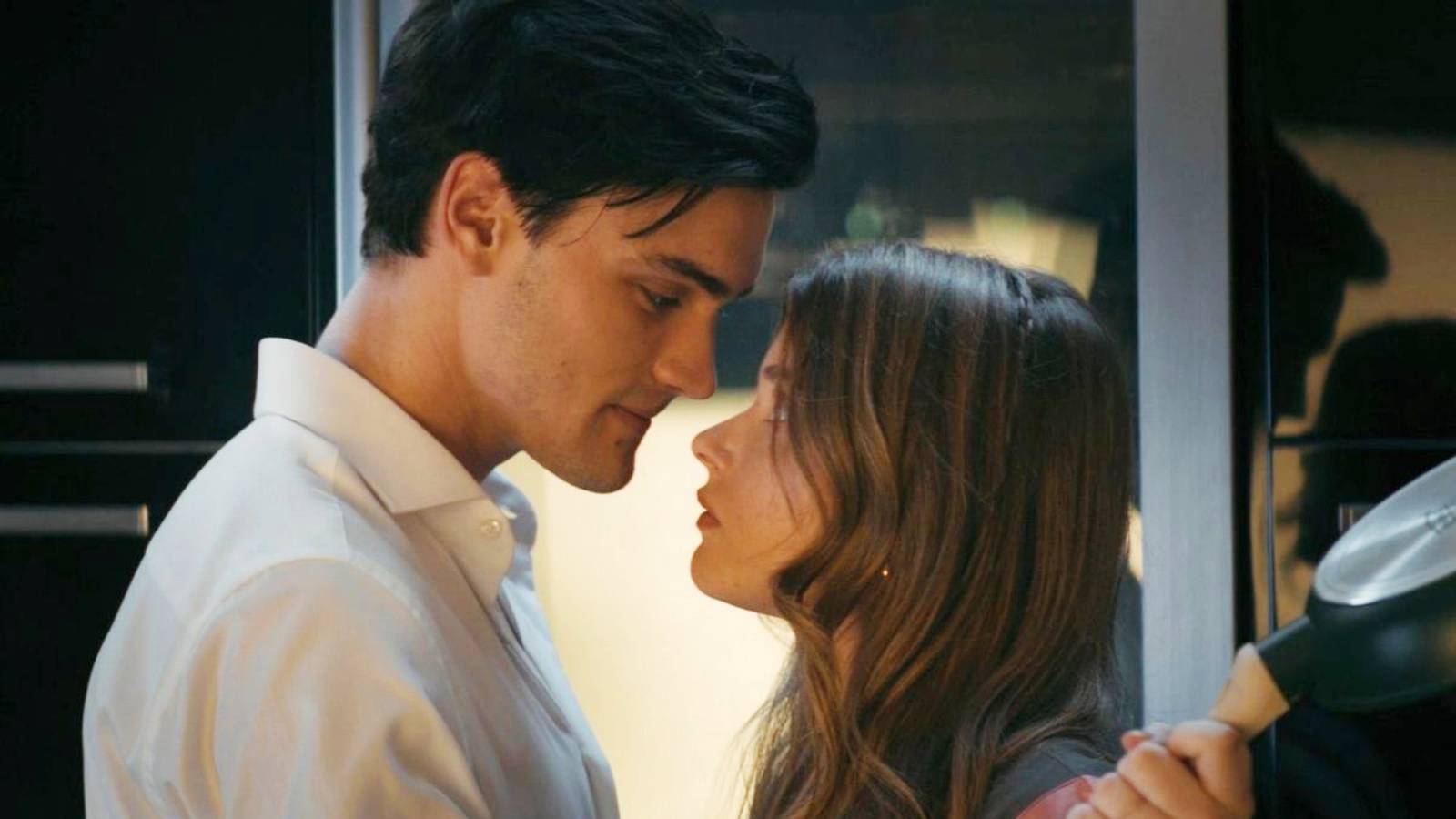 Prime Video მერსედეს რონის „ბალის ტრილოგიის“ პირველ წიგნს, „30 მზის ჩასვლა შესაყვარებლად“, ამერიკულ ფილმად გადააქცევს