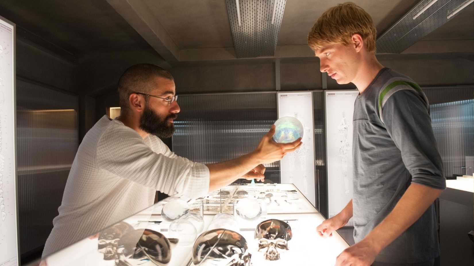 Oscar Isaac and Domhnall Gleeson in Ex Machina