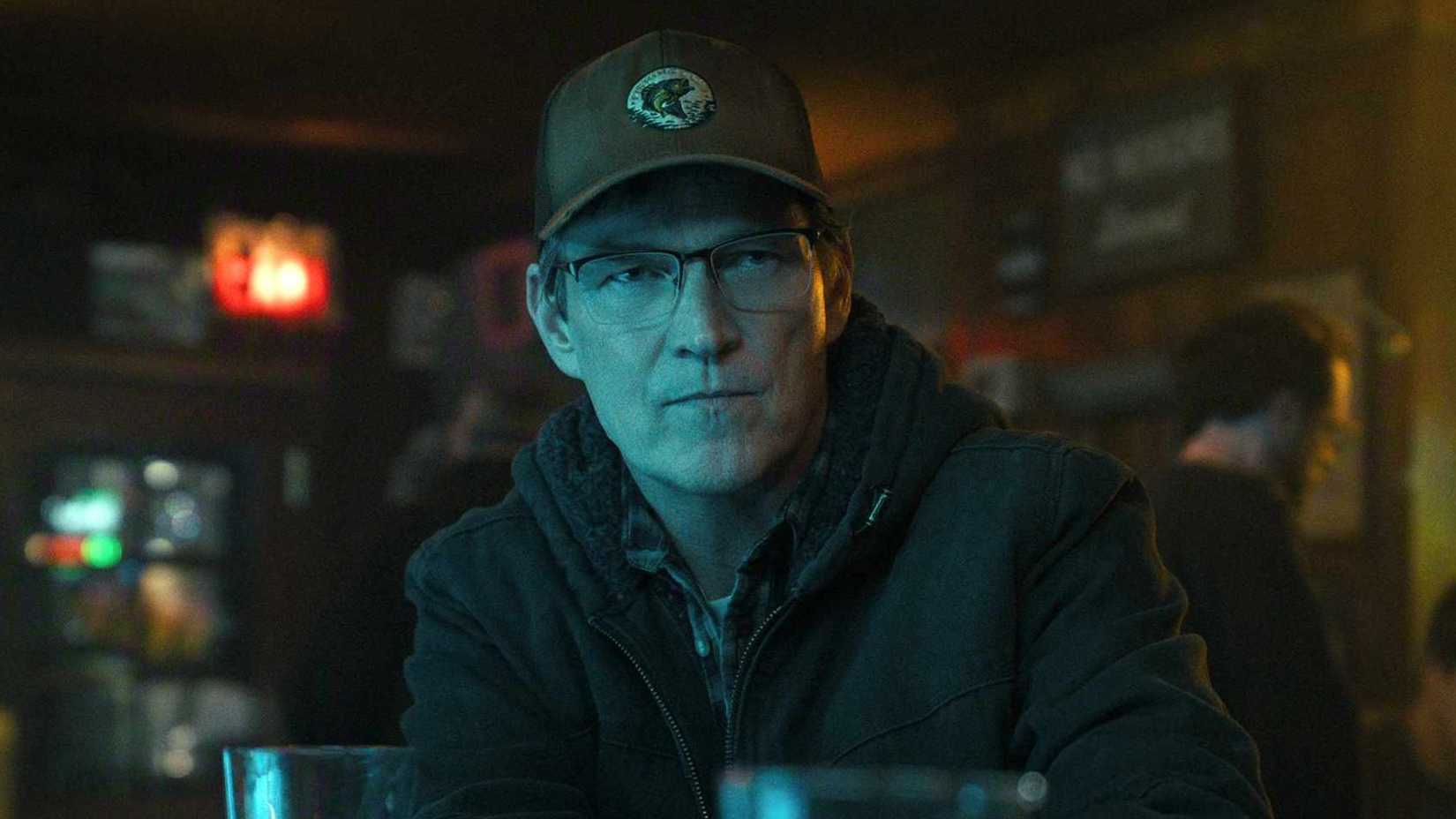 Stephen Moyer como O Pai em The Night Agent