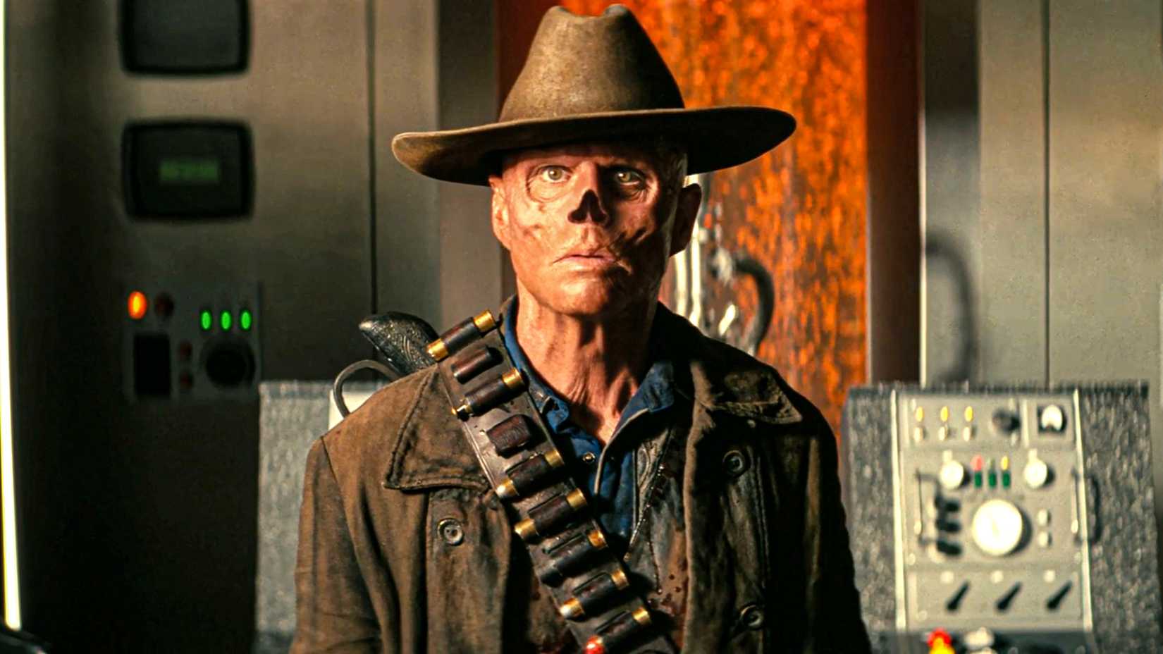 Walton Goggins‘ „The Ghoul“ sieht in Houses Penthouse in Fallout Staffel 2 überrascht aus