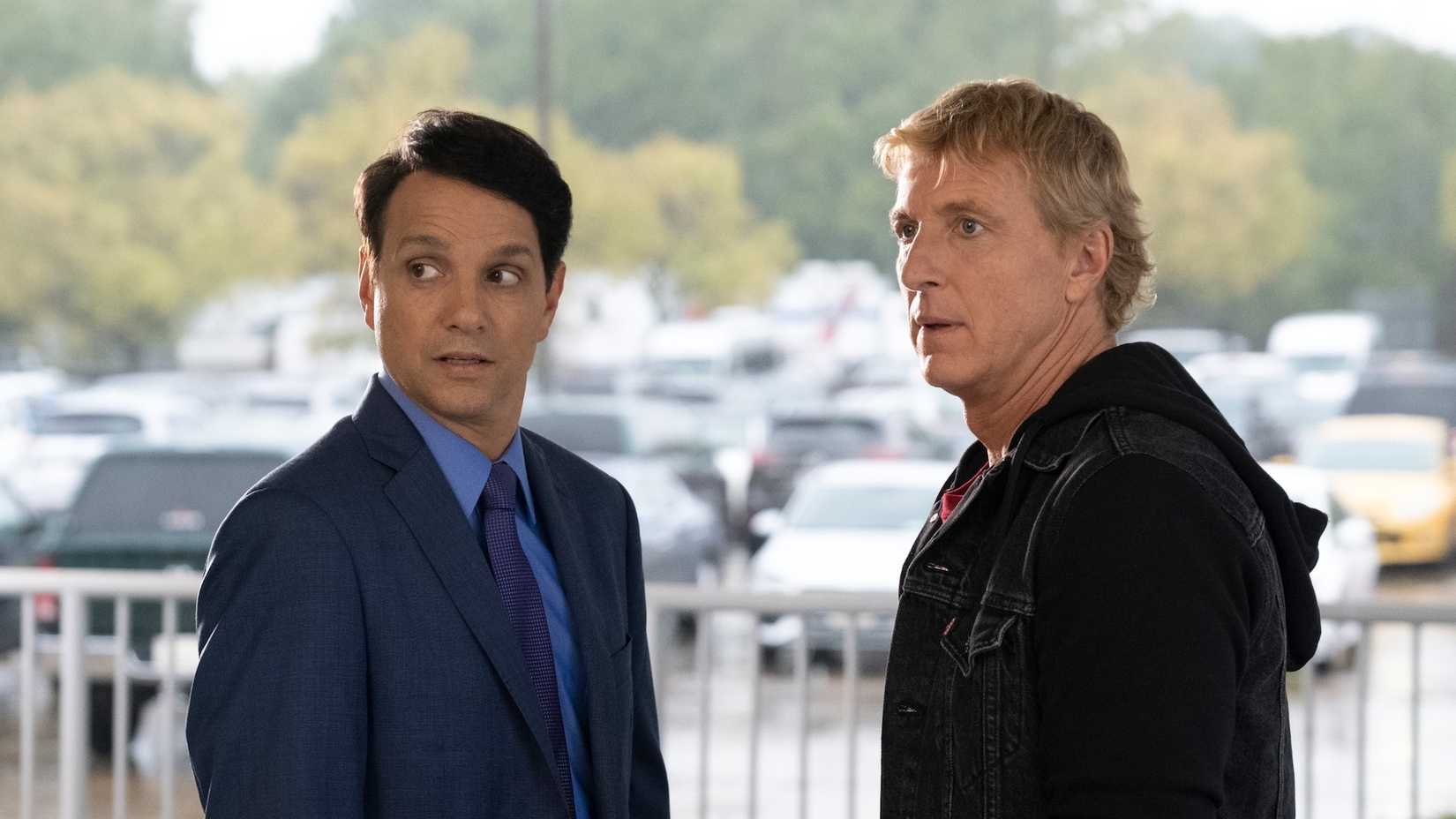 William Zabka e Ralph Macchio em Cobra Kai