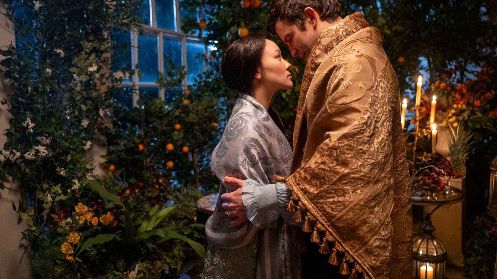 Yerin Ha e Luke Thompson em Bridgerton temporada 4