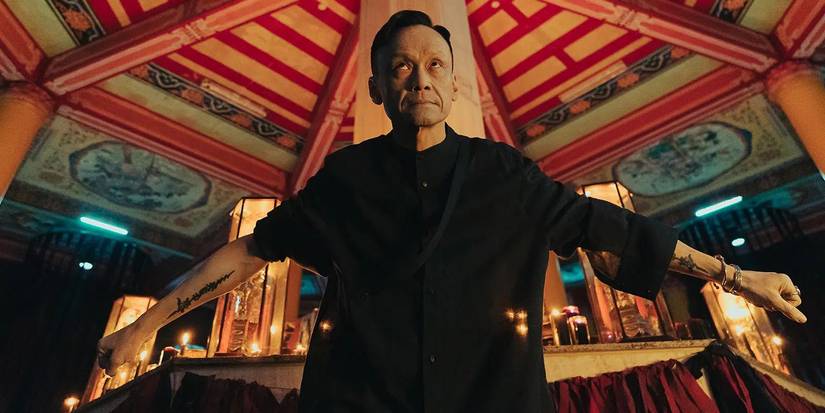 Yi-Wen Chen com os braços abertos em Agent from Above.