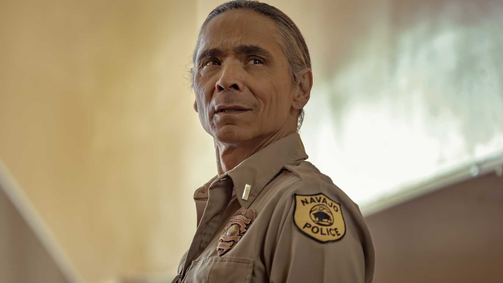 Zahn McClarnon como Jim Leaphorn em Dark Winds