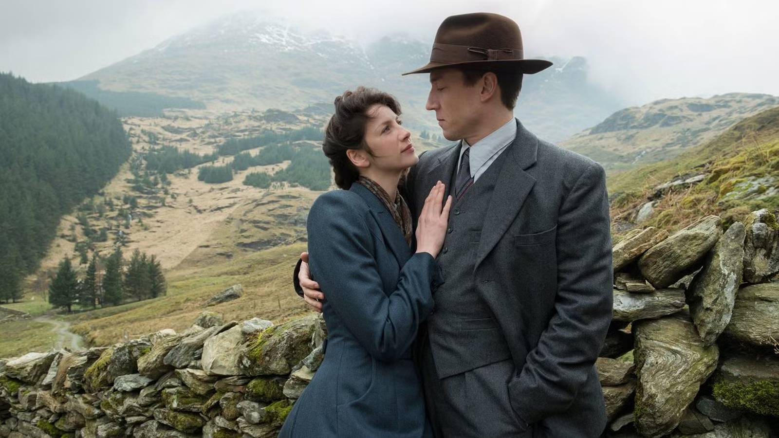 Frank and Claire embracing in Outlander