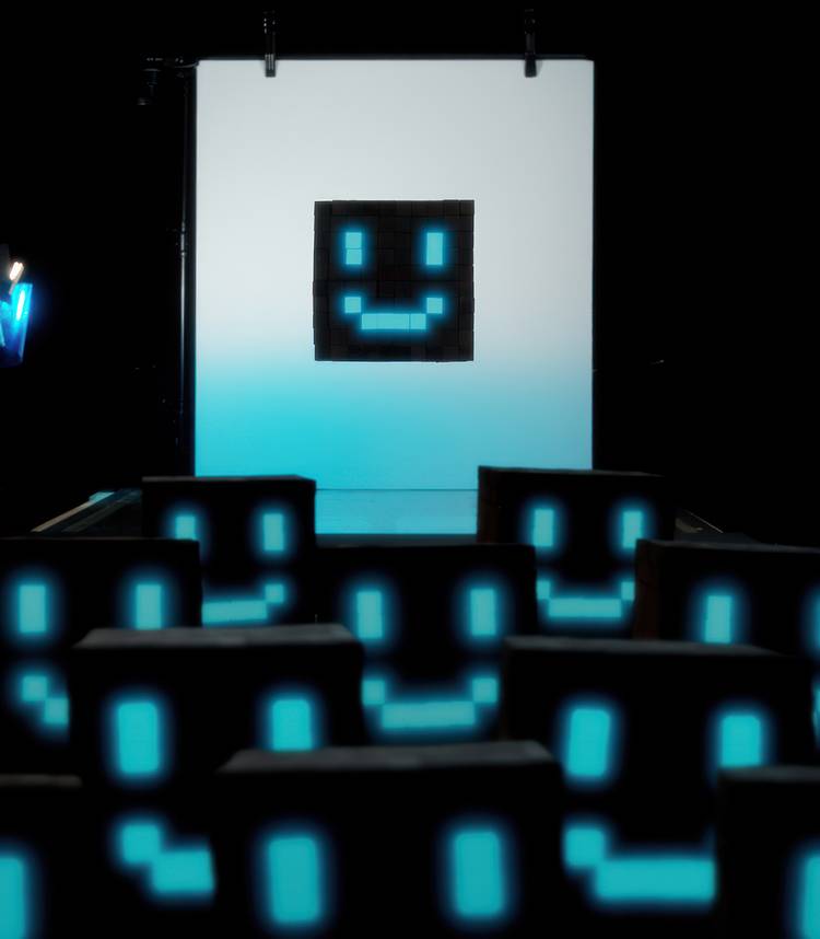 Rostos eletrônicos sorridentes em telas em The AI Doc: Or How I Became An Apocaloptimist