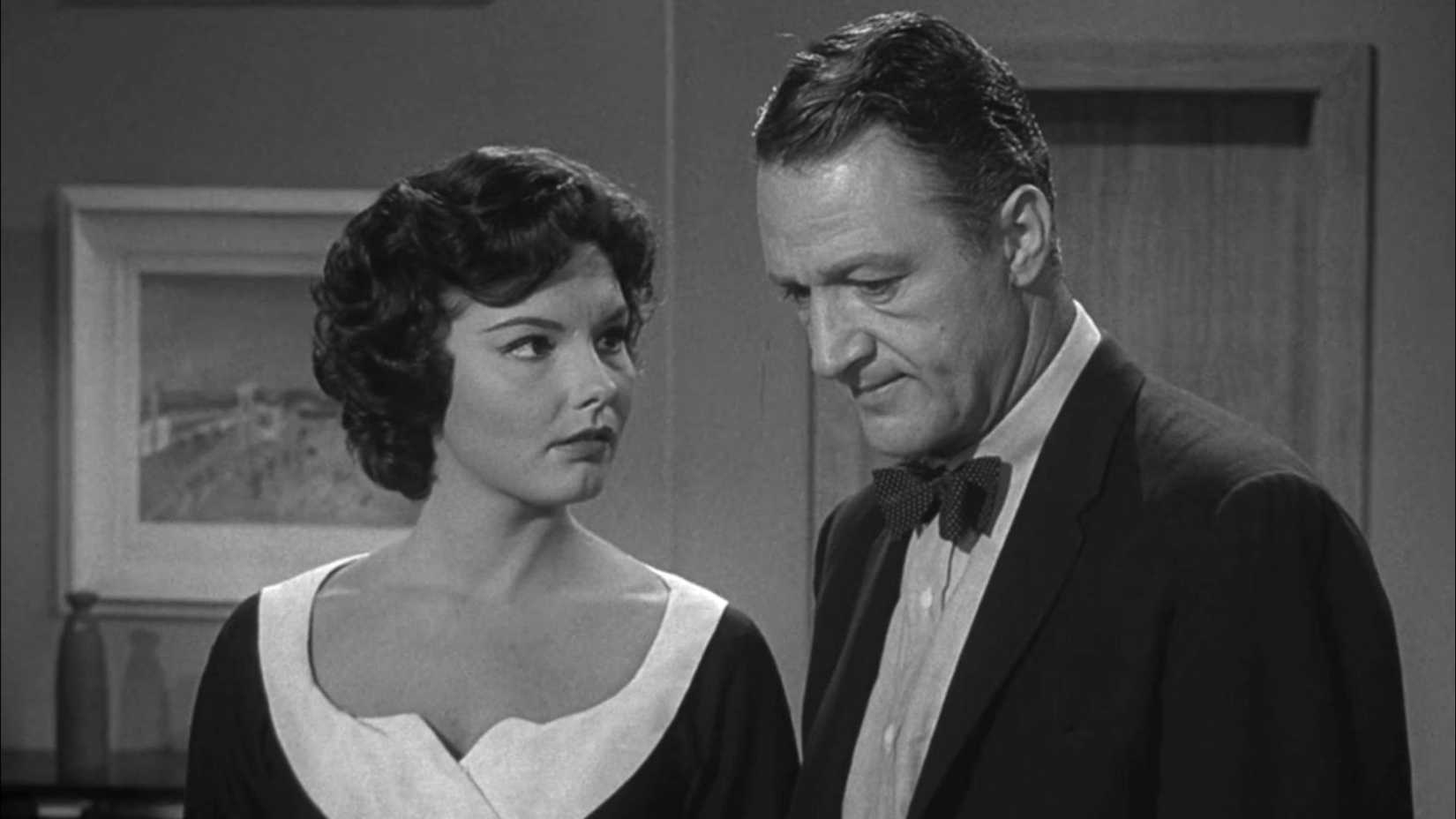 Twilight Zone Episodes With Breathtaking Twists, Surprises, And Themes 4 A man and a woman looking at one another in The Twilight Zone episode, Perchance to Dream.