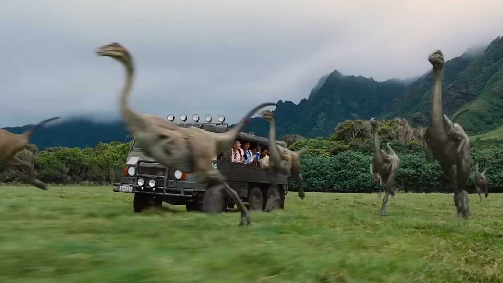 10 Ways Rewatching All 7 Jurassic Park Movies Changes How You Look At The Films 8 A truck full of Jurassic World guests driving alongside running herbivores
