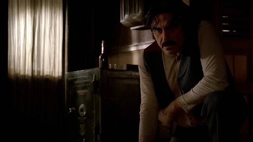 Al Swearengen no episódio final da exibição original de Deadwood