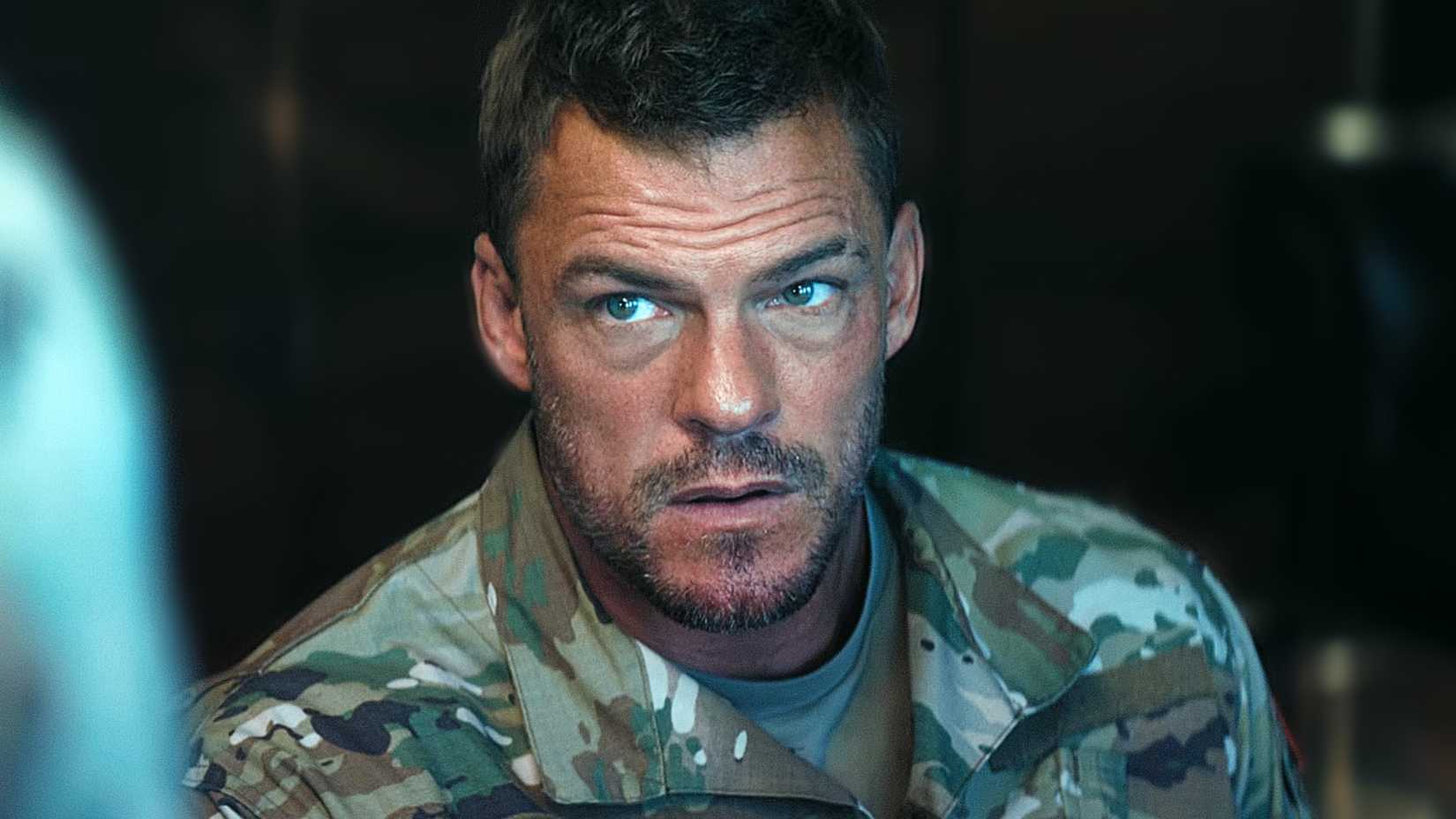 alan ritchson s 83 is looking at his commander in war machine