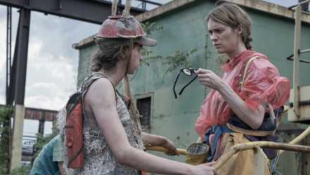 Alex Friesen and MacKenzie Davis in Station Eleven