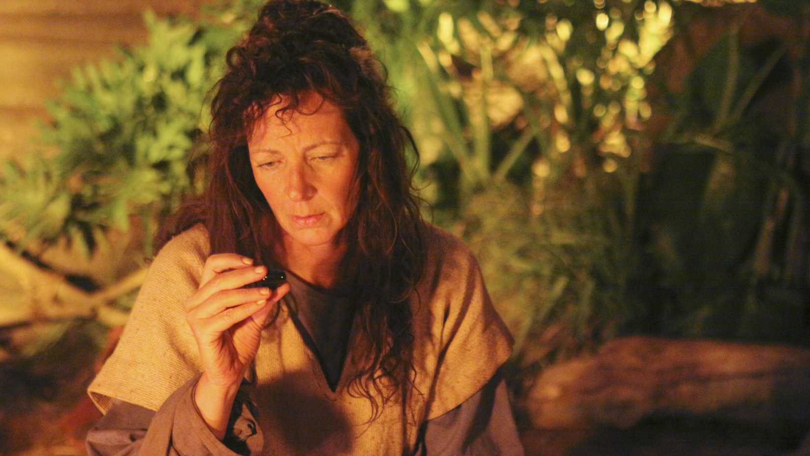 Allison Janney como Mother em Lost