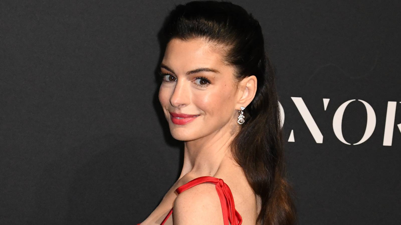 Anne Hathaway's New Colleen Hoover Adaptation Gets First Reaction From Bestselling Author