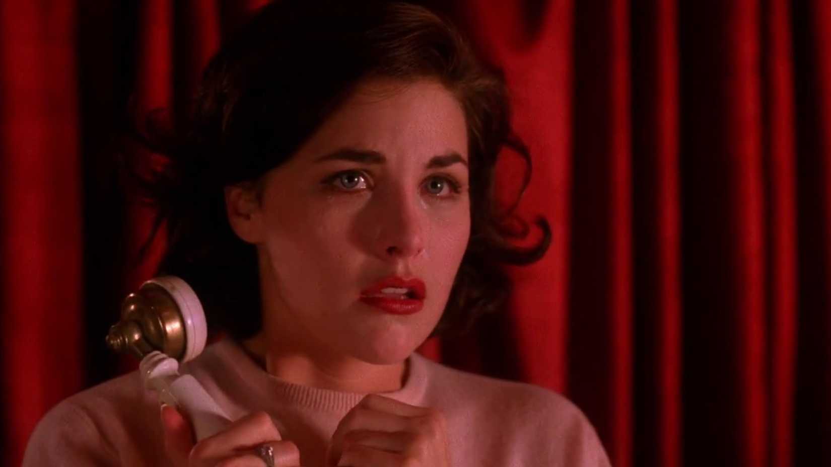 audrey looking scared in twin peaks