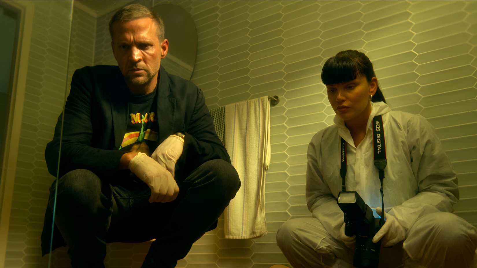 Jo Nesbø's Detective Hole Season 1 Ending Explained: Who Is The Killer? 6 Tobias Santelmann as Harry Hole in Detective Hole