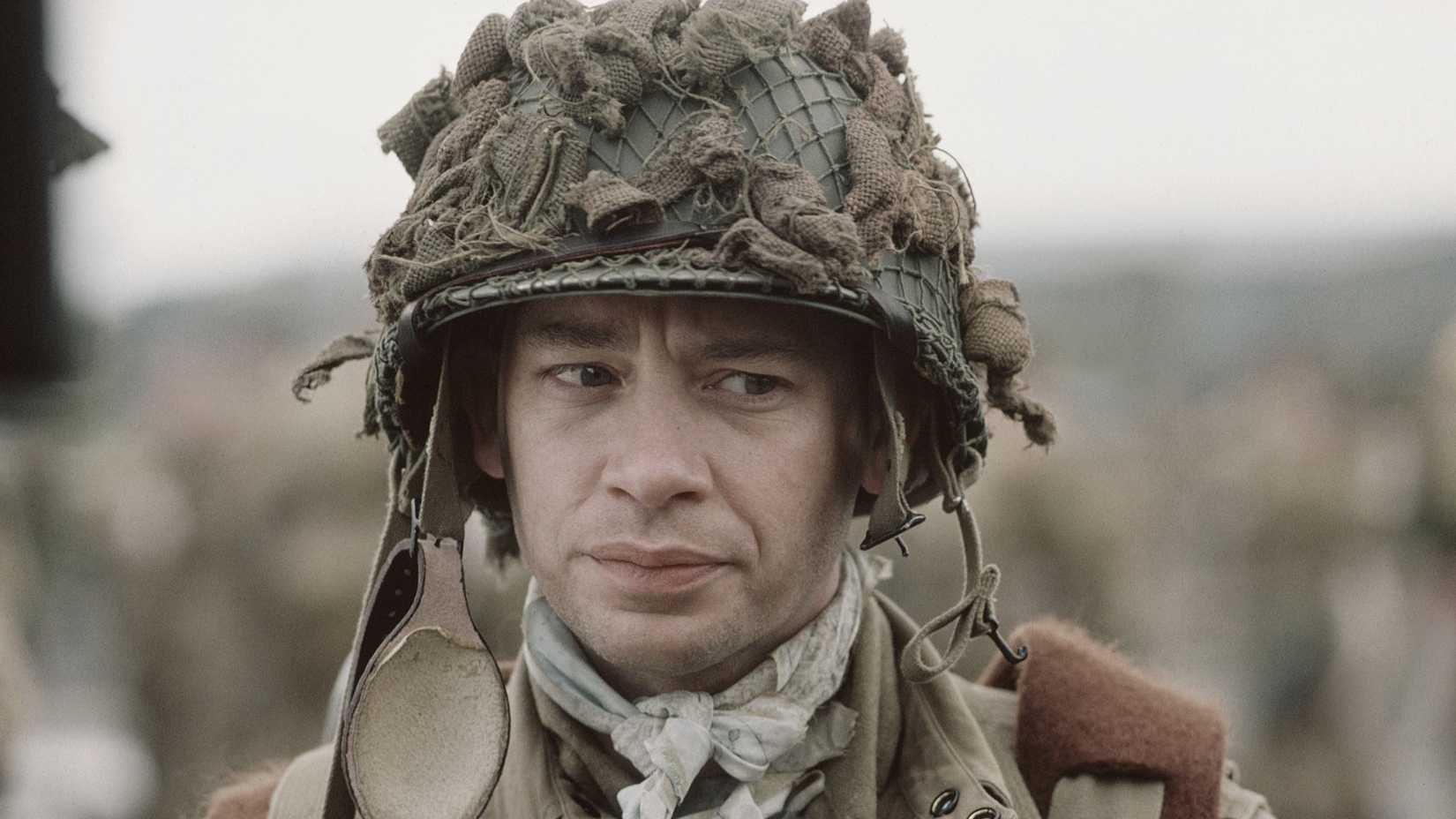 John Martin (Dexter Fletcher) looking down in Band of Brothers.