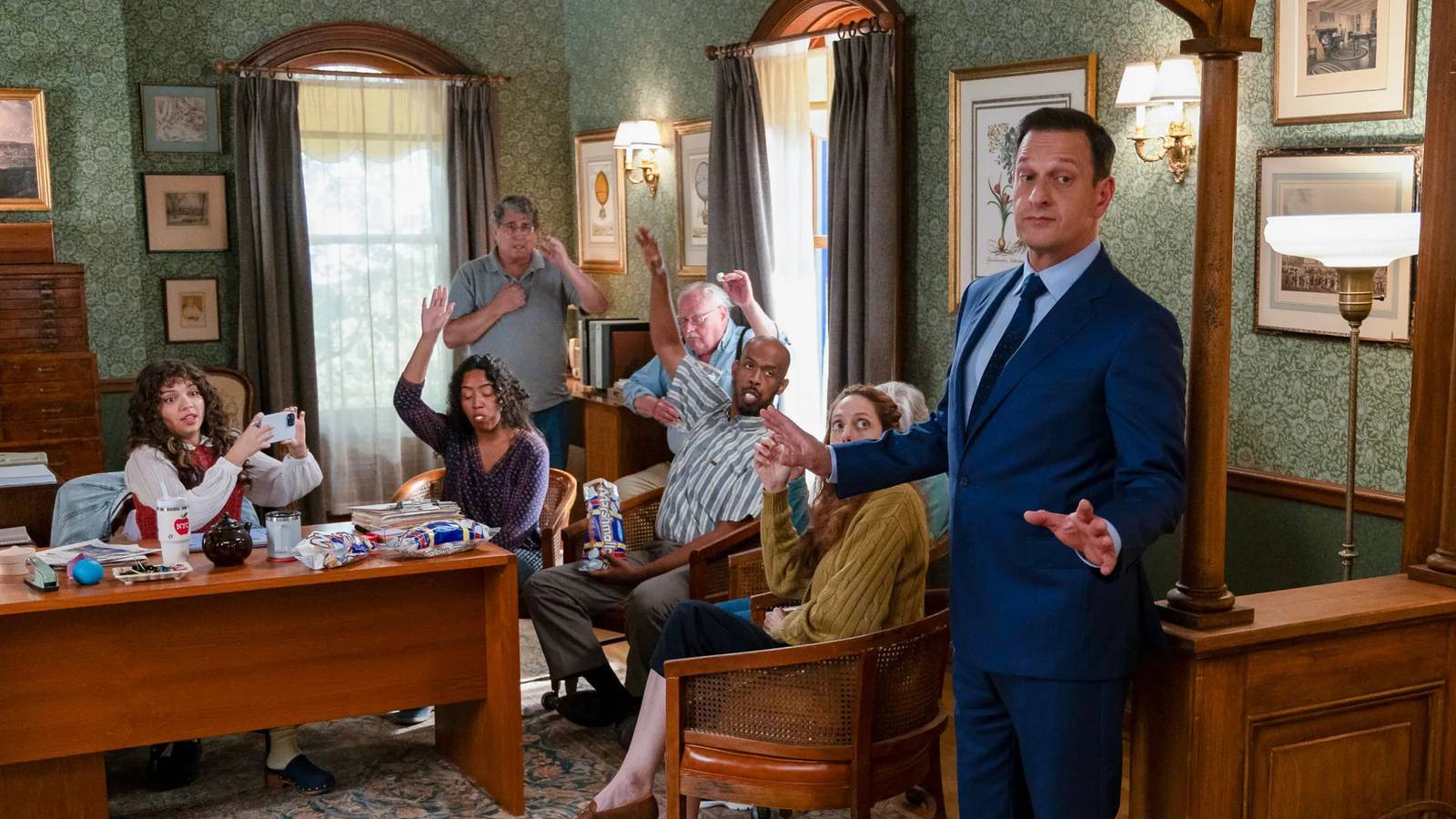 Fox’s New Medical Dramedy Is House Meets Gilmore Girls (& It Was Just Renewed For Part 2)