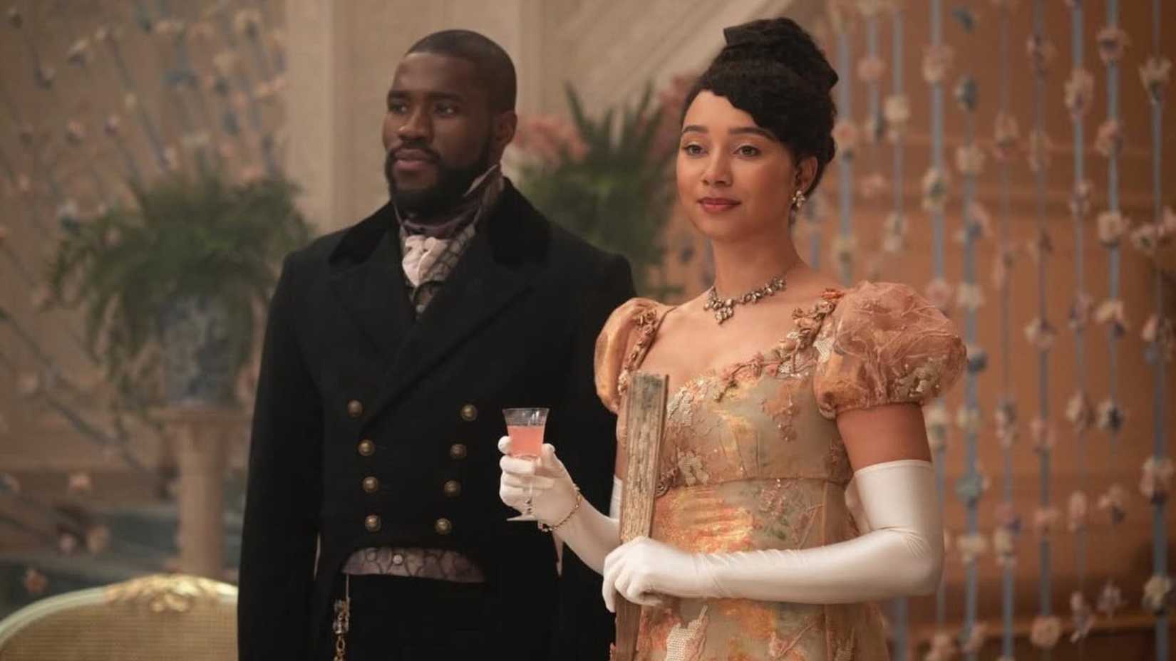 Martins Imhangbe e Emma Naomi como Will e Alice Mondrich em Bridgerton.