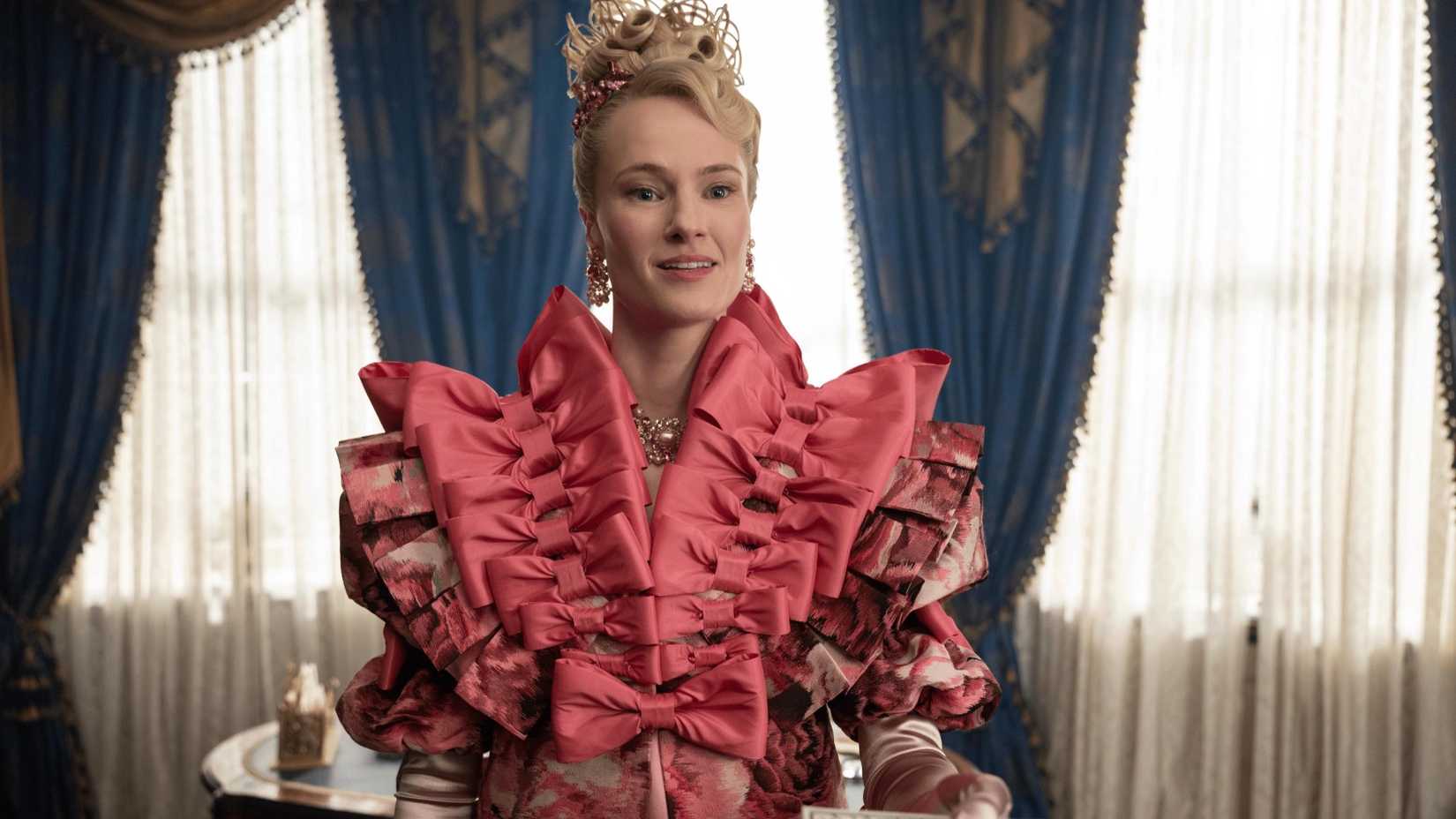 Jessica Madsen como Cressida Gun em Bridgerton.