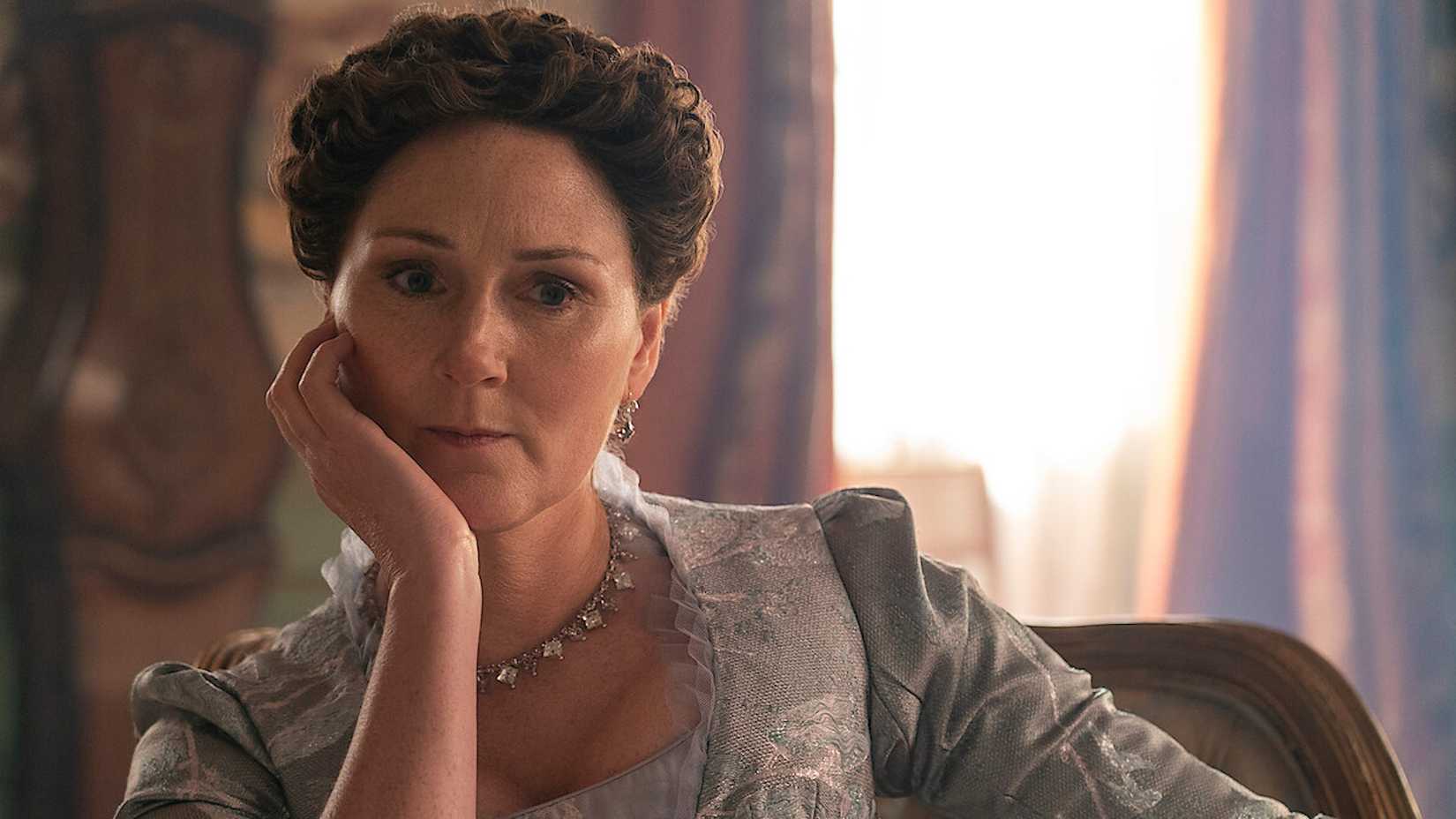 Ruth Gemmell como Violet Bridgerton.