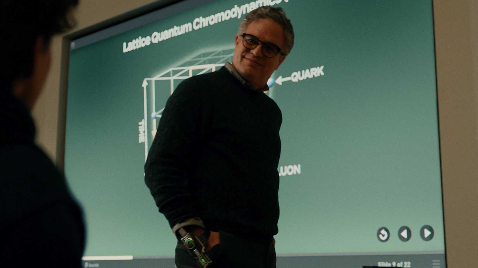 Bruce Banner conversando com Peter Parker em aula em Homem-Aranha: Novo Dia