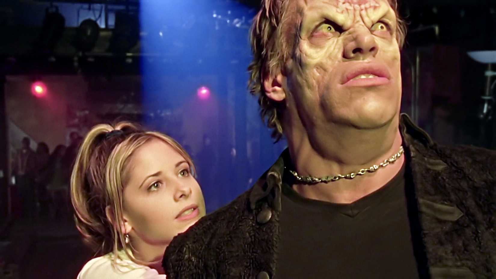 Buffy atacando Luke em Buffy