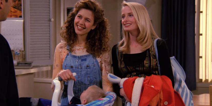 Carol e Susan sorrindo em Friends