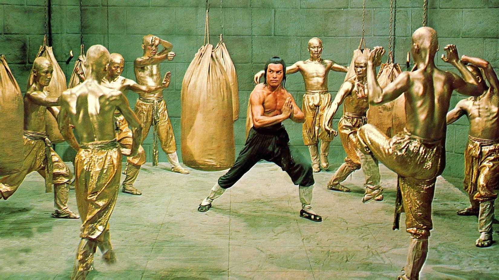 Carter Wong preparing to fight metallic foes in The Eight Masters (1976)