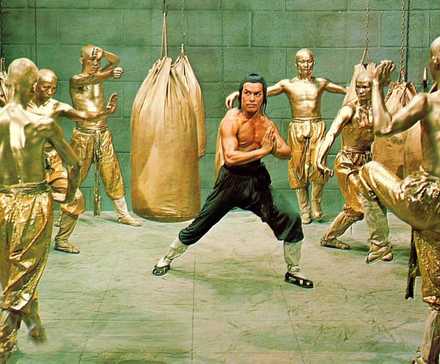 10 Thriller Movies That Are Amazing From Start to Finish 2 Carter Wong preparing to fight metallic foes in The Eight Masters (1976)