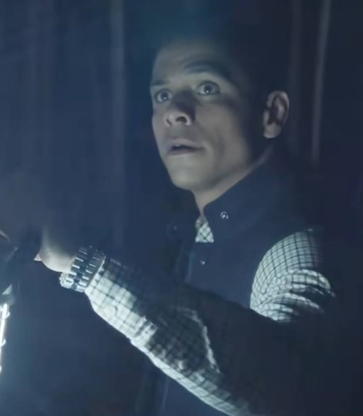 Charlie Bennett como Paul em Imposters