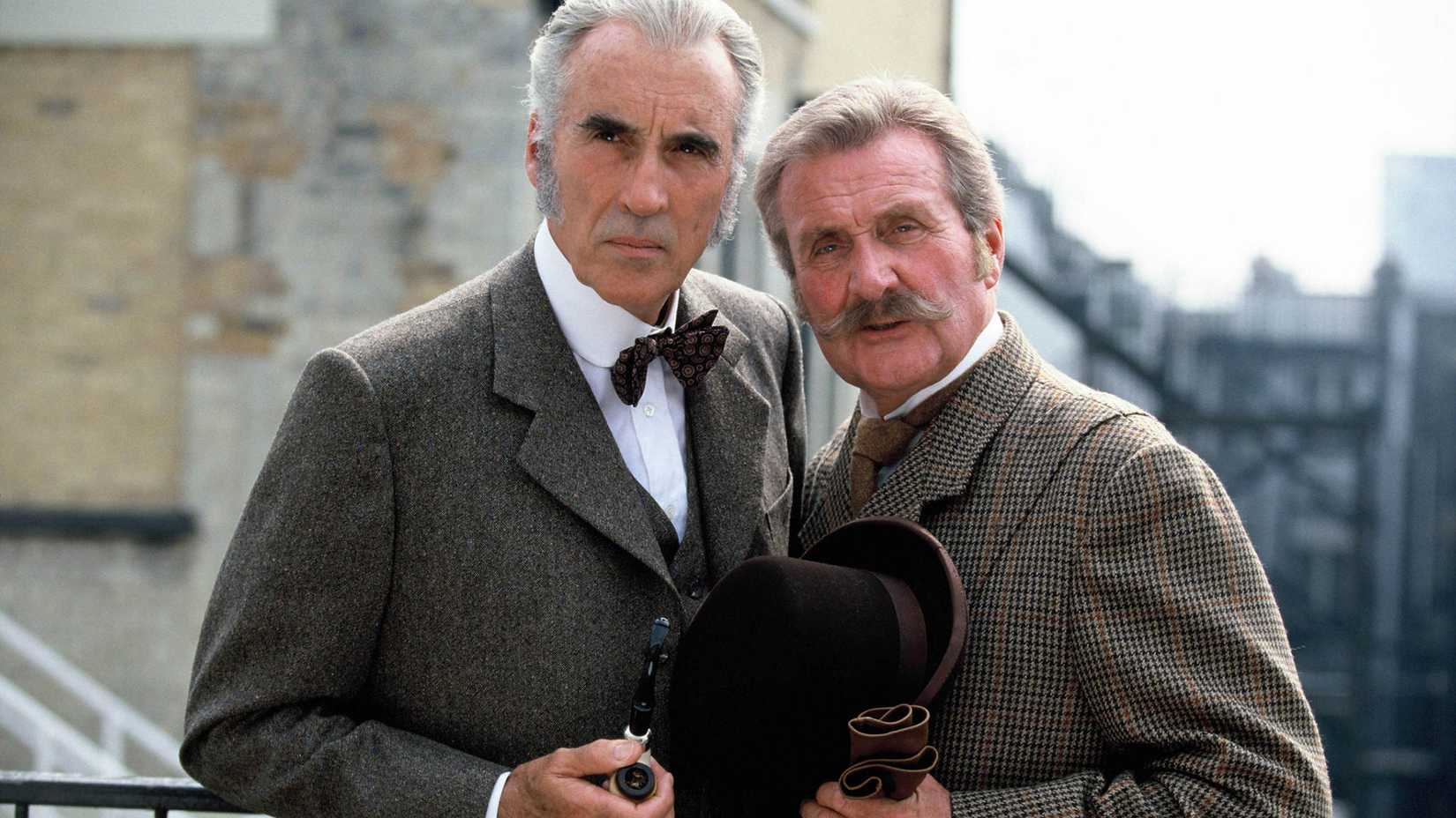 Christopher Lee como Sherlock Holmes