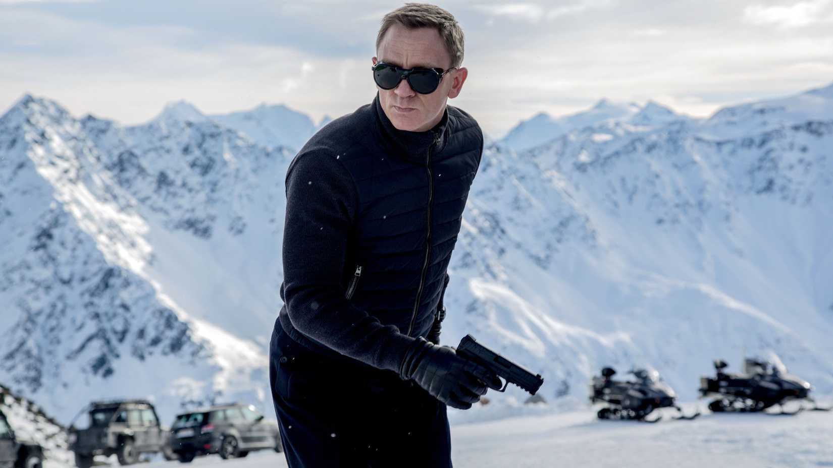 Daniel Craig as James Bond in snowy mountains in Spectre.