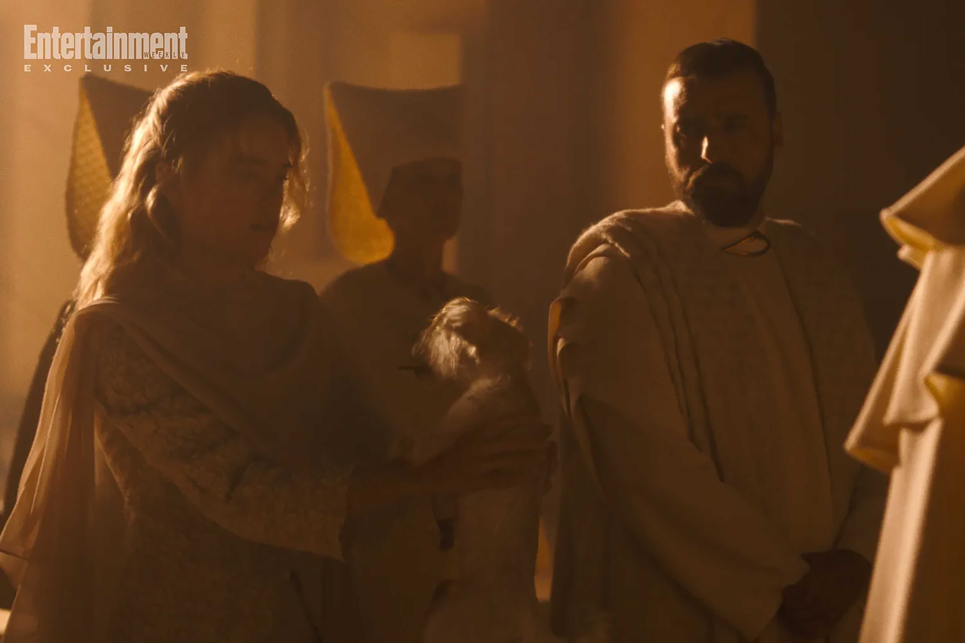 David Krumholtz's Zor-El standing next to Kara and looking solemnly at her in Supergirl