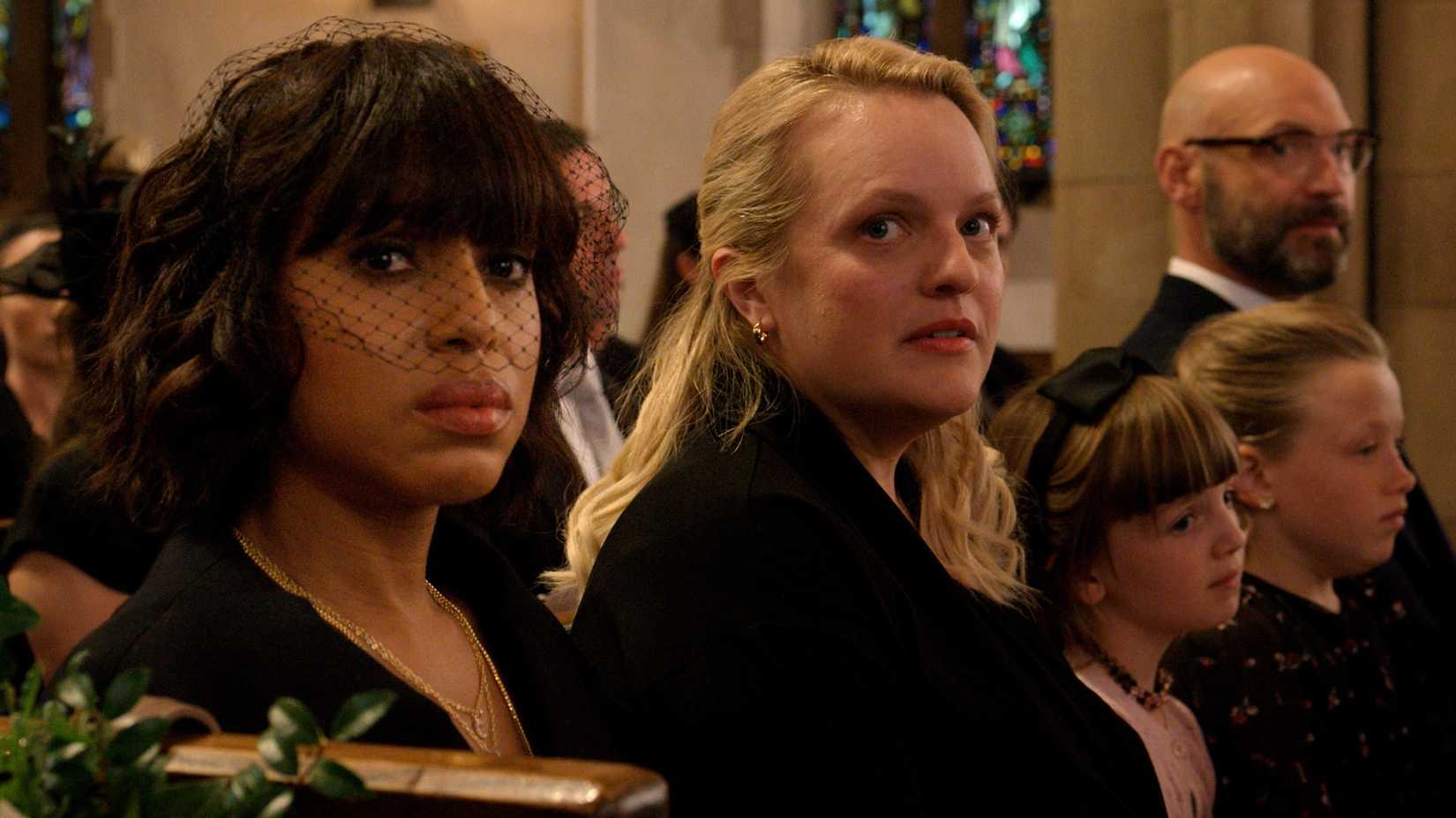 Eleanor (Kerry Washington), Mary (Elisabeth Moss) e Howard (Corey Stoll) em um funeral na série Imperfect Women.