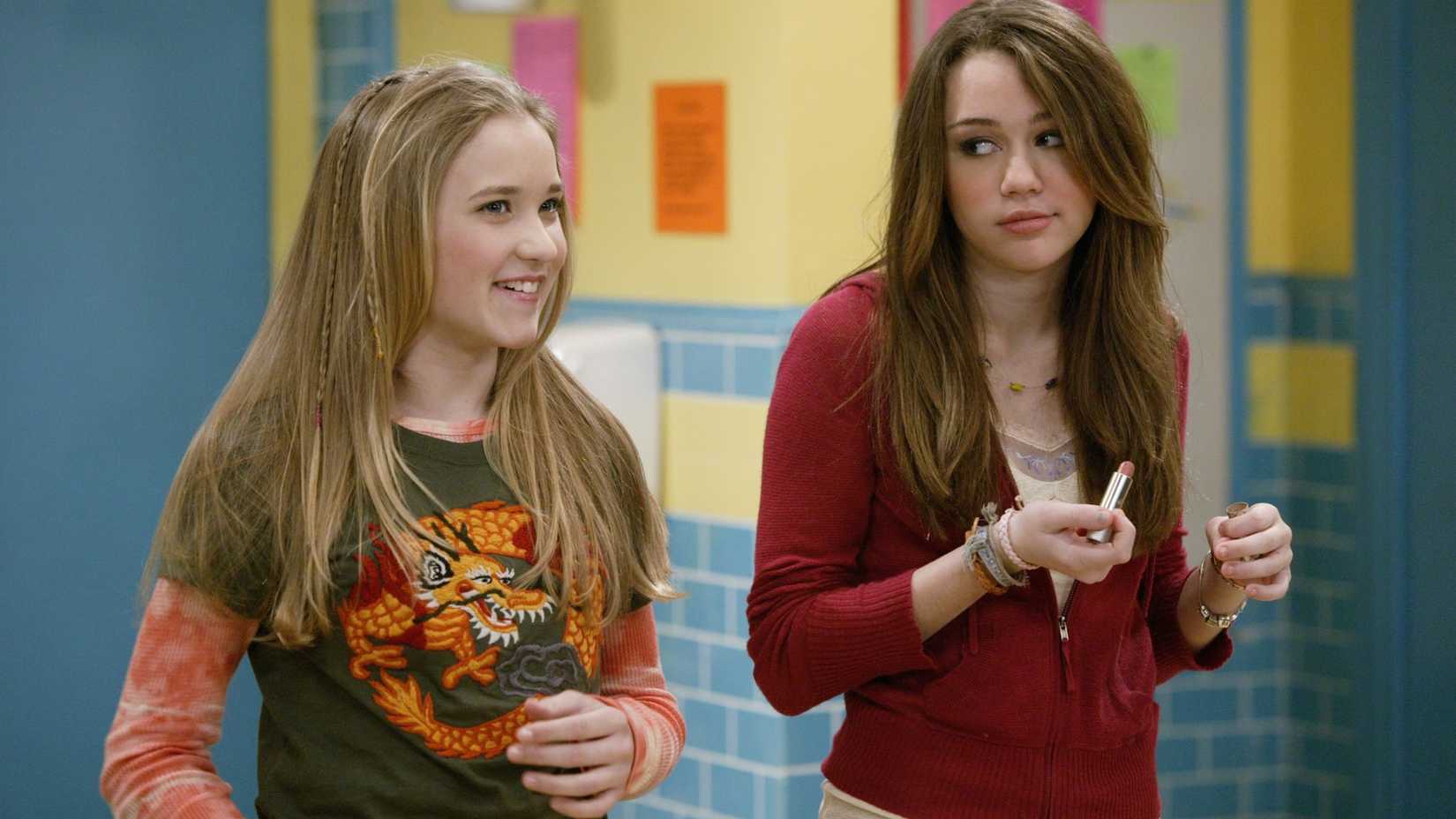 Emily Osment e Miley Cyrus em Hannah Montana
