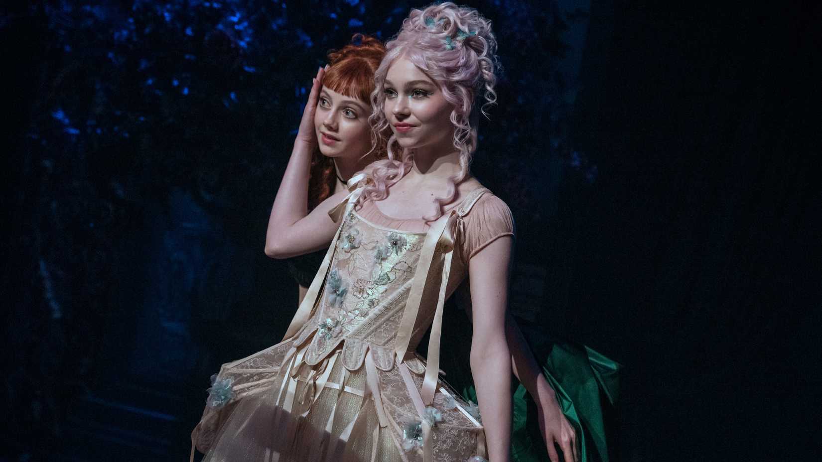 Enid Sinclair e Agnes DeMille dançando em Wandinha.