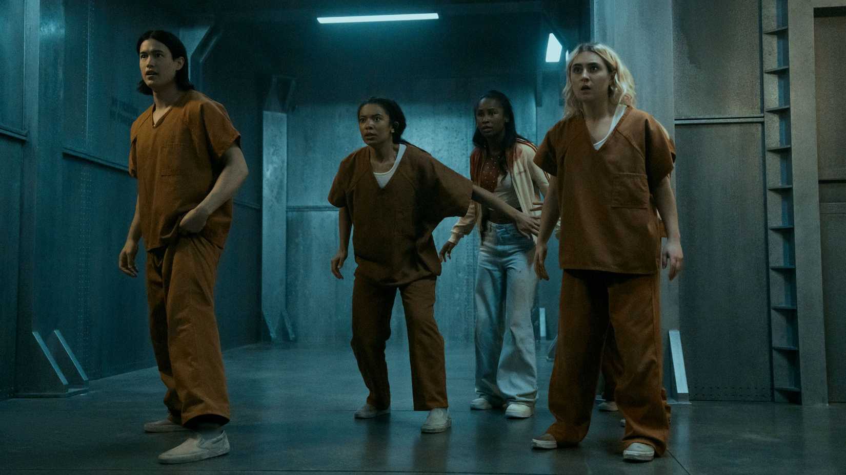 O elenco de Gen V escapando da prisão.