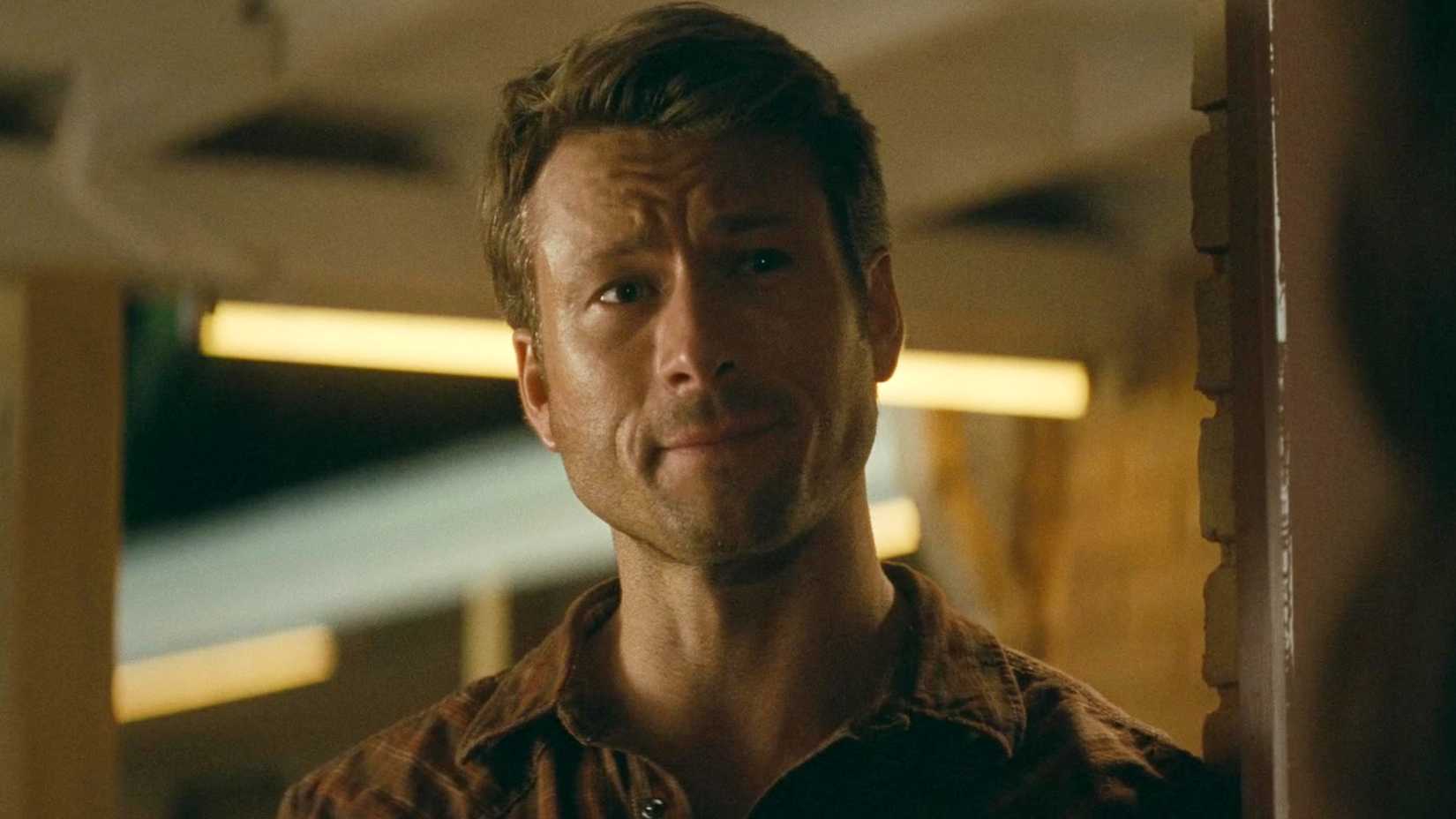 glen powell with a pleading look in twisters