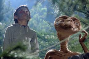 Henry Thomas with Elliot with ET in ET The Extra Terrestrial