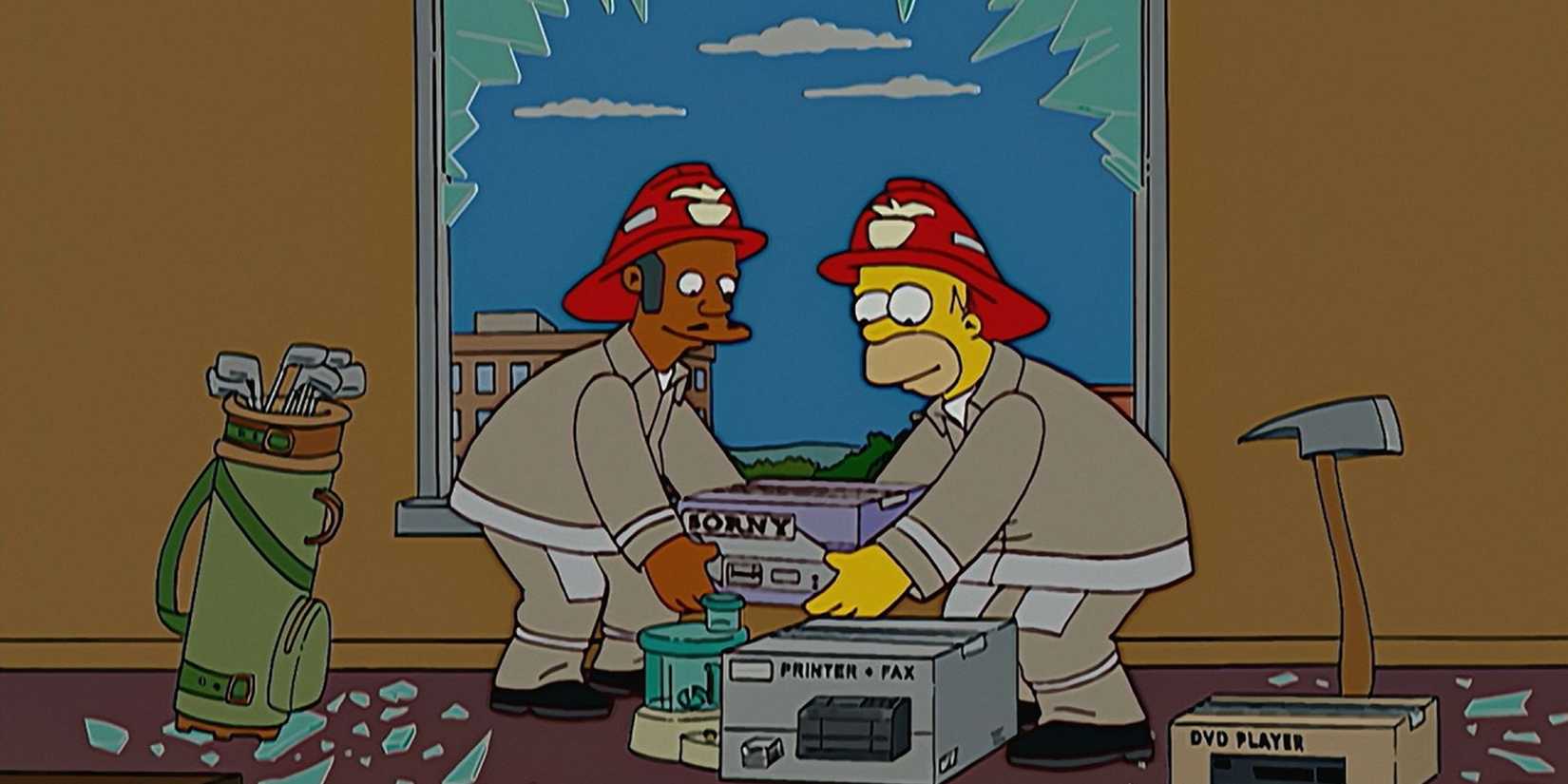Homer e Apu roubando um prédio em chamas em The Simpsons