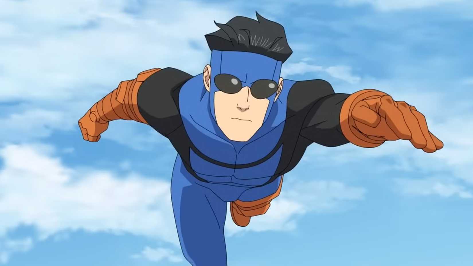 Invincible voando com membros robóticos na 4ª temporada de Invincible