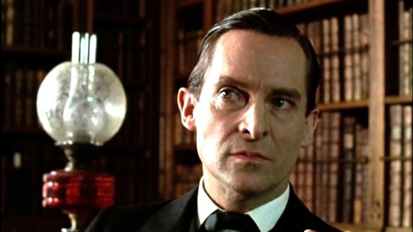 Jeremy Brett como Sherlock Holmes